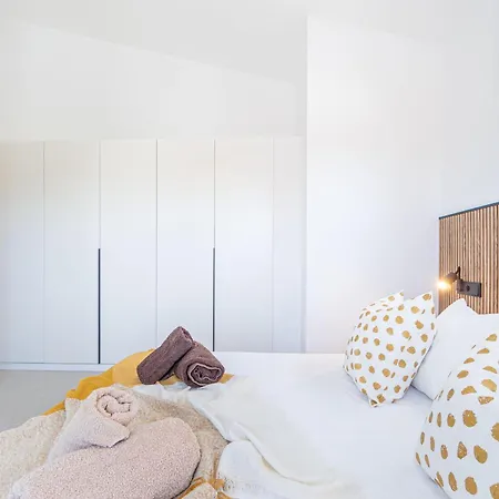 Contemporanea Con Piscina En - Hisp-288-65 Hébergement de vacances *